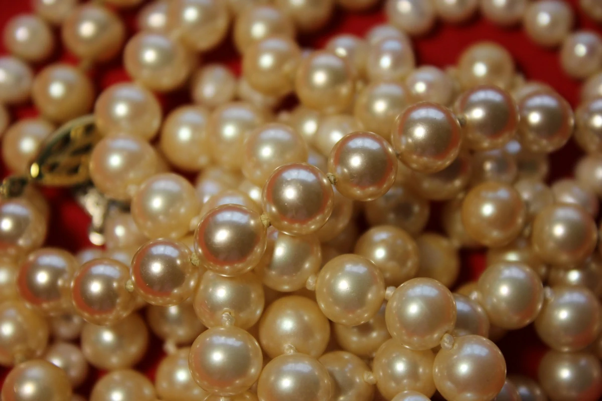Loose cream and golden pearls heaped together